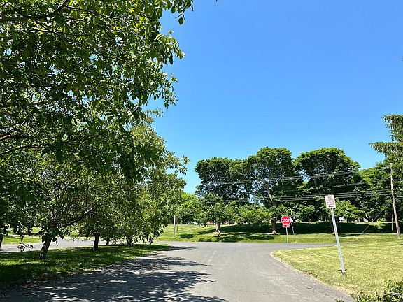 5th image of 103 Carlton Dr