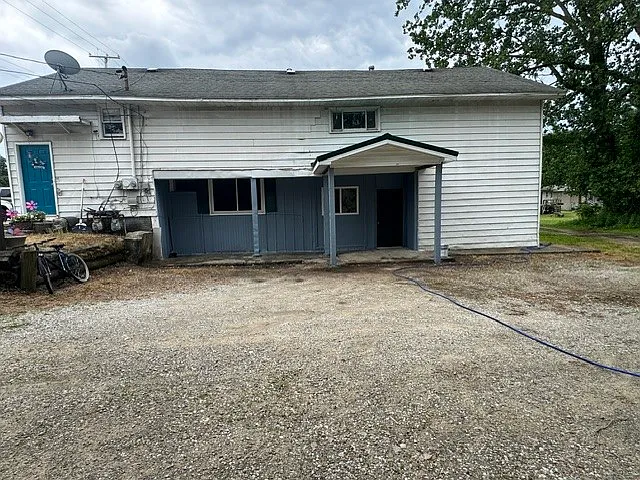 7666 W Ridge Rd — Photo 2