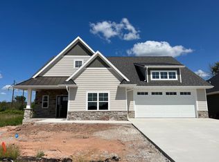 555 Lemere Ct, Green Bay, WI 54313