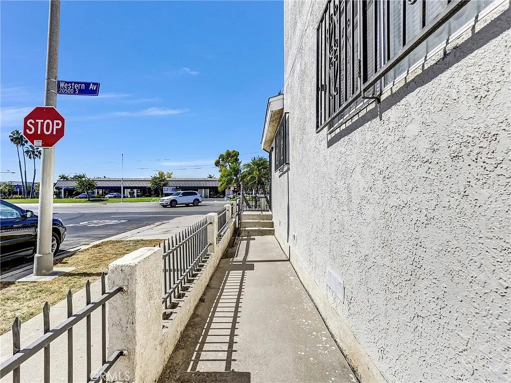 3 bed, 1100 sqft, $3,250 — Photo 4