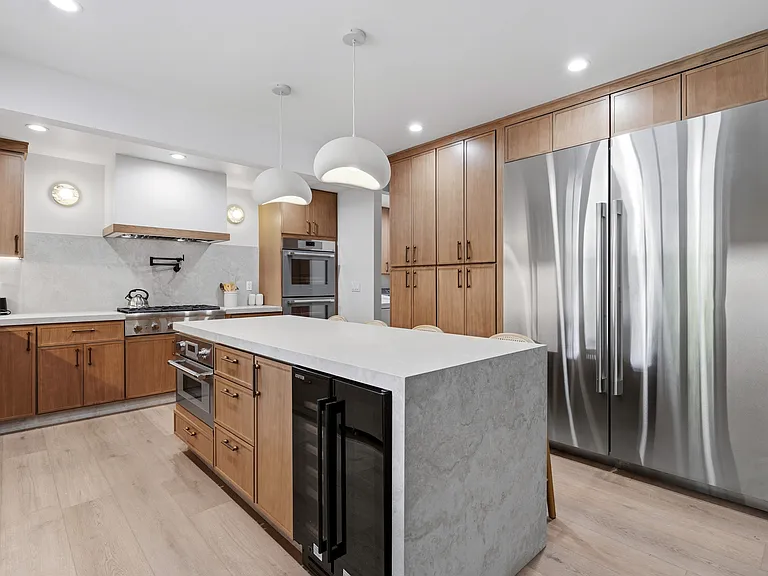 5835 Hillview Park Ave — Photo 23