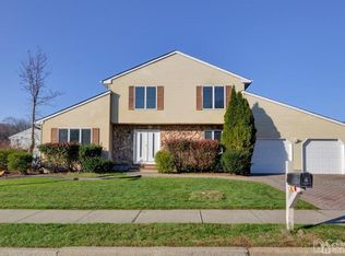 30 Hansen Dr, Edison, NJ 08820