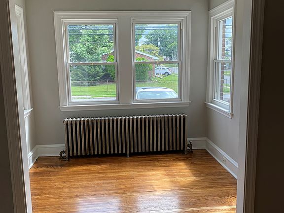 4th image of 104 W Ashland Ave #D