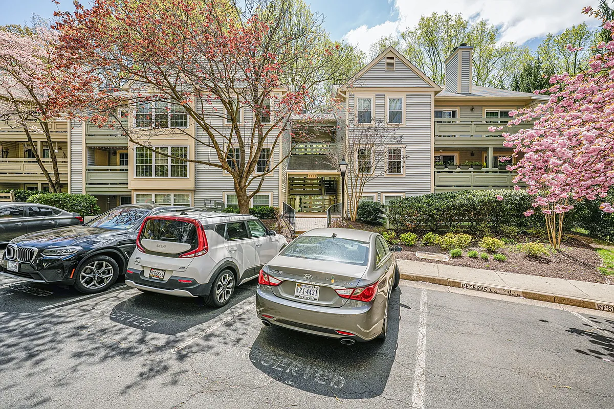 Building Photo - 2241 Lovedale Ln #412C