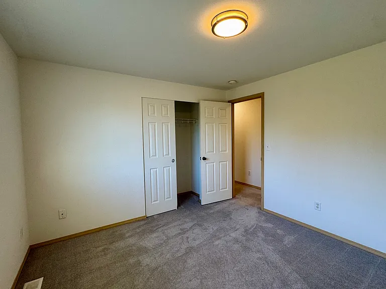 7470 Leeside Dr — Photo 24