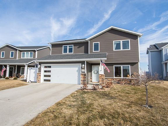 2nd image of 293 Redwood Dr