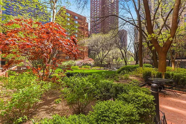 Sold by Compass | media 10