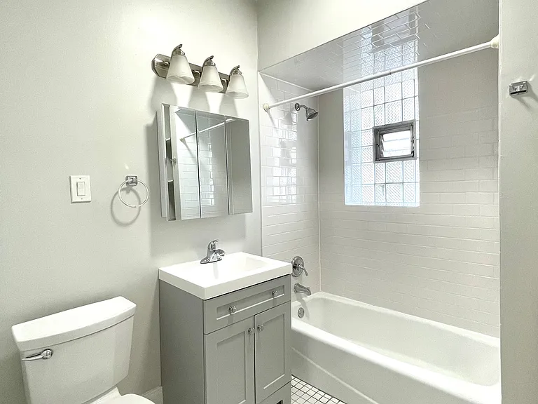 914 Main St #3 — Photo 12