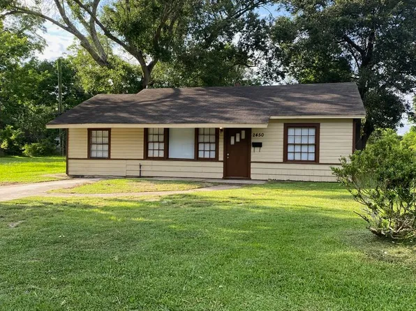 2450 N Lynwood Dr, Beaumont, TX 77703