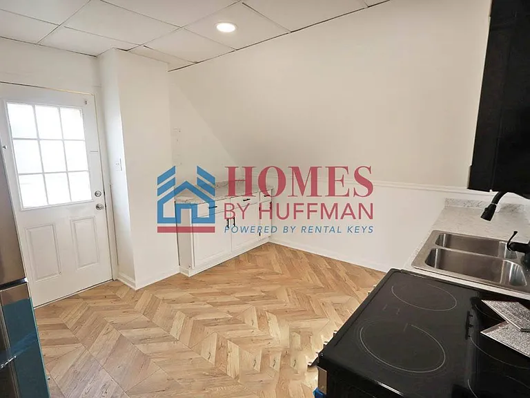 910 Harriet Street — Photo 5