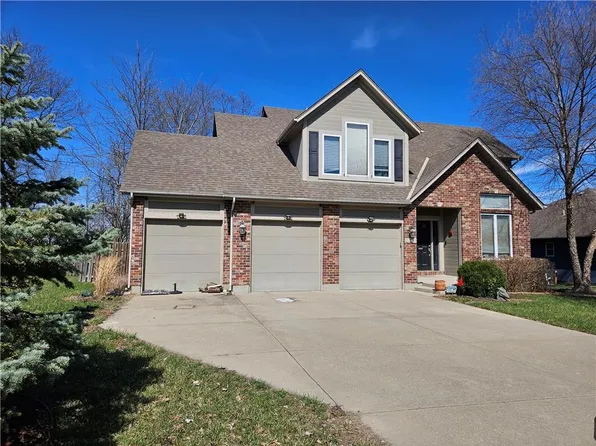 2208 SW Morris Dr, Lees Summit, MO 64082