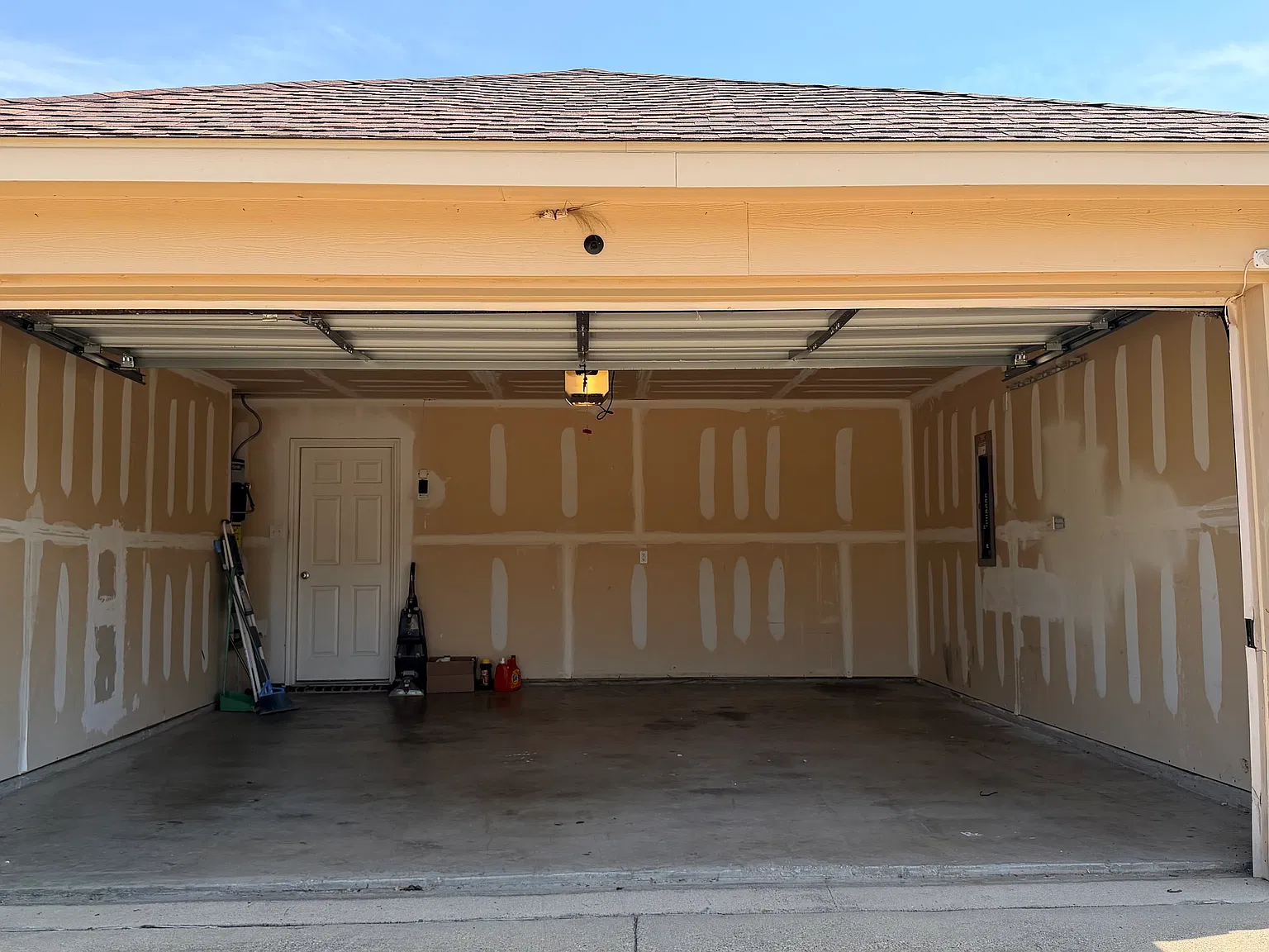 3 bed, 1718 sqft, $2,300 — Photo 2