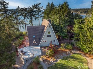 1151 Griffith Point Rd, Nordland, WA 98358