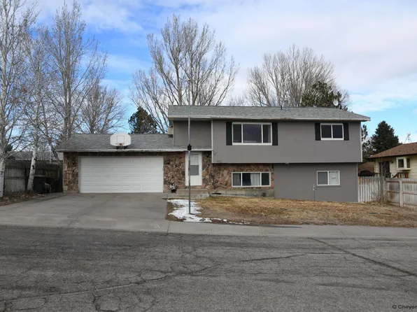 952 Willow St, Wheatland, WY 82201