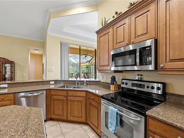 975 Tivoli Ct — Photo 13
