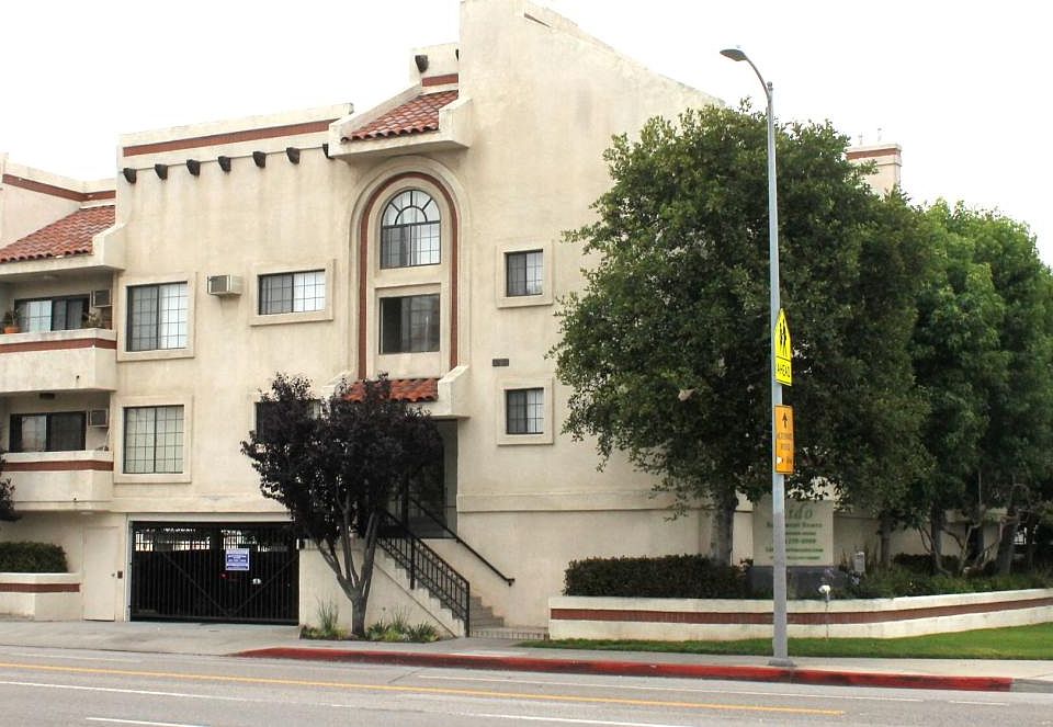 2nd image of 3500 Mentone Ave APT 106