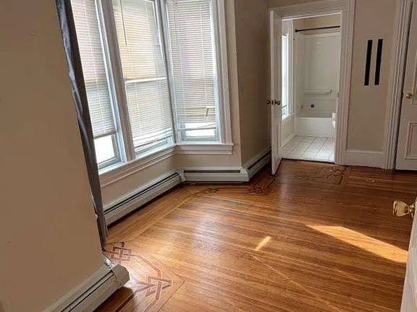 23 West Ave APT 2, Pawtucket, RI 02860