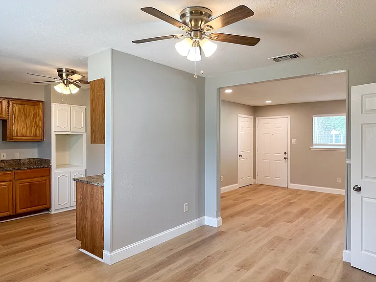 701 Tanglewood Dr — Photo 8