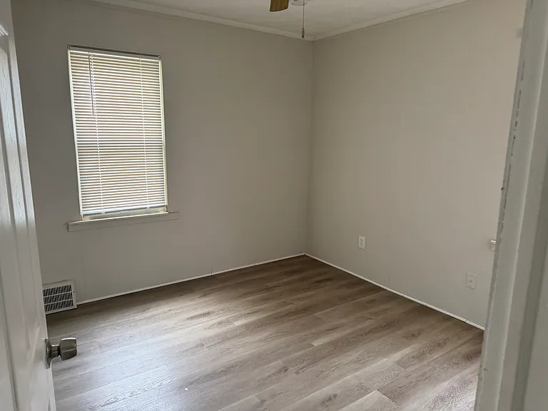 24800 Oxford St — Photo 4