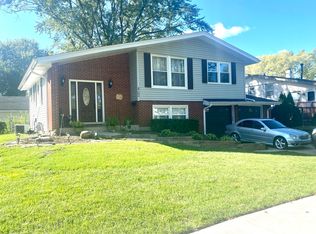 4703 Carr St, Rolling Meadows, IL 60008