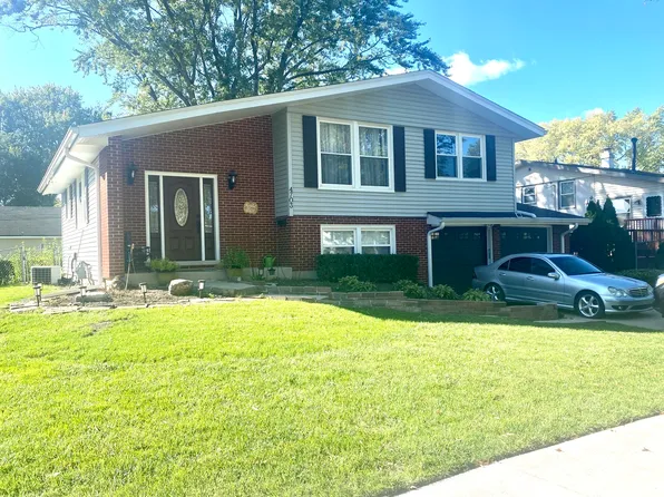 4703 Carr St, Rolling Meadows, IL 60008