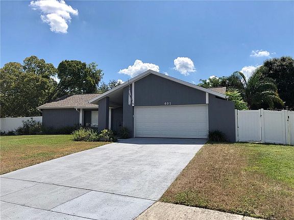 4th image of 601 Hickory Lake Dr