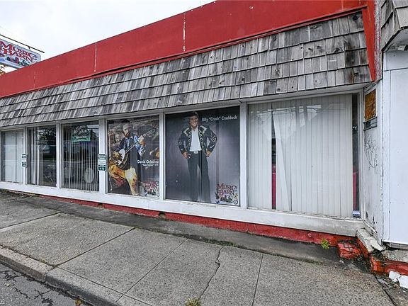 2nd image of 920 S Chapman St