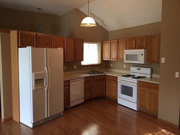 4th image of 2710 Lake Pointe Dr