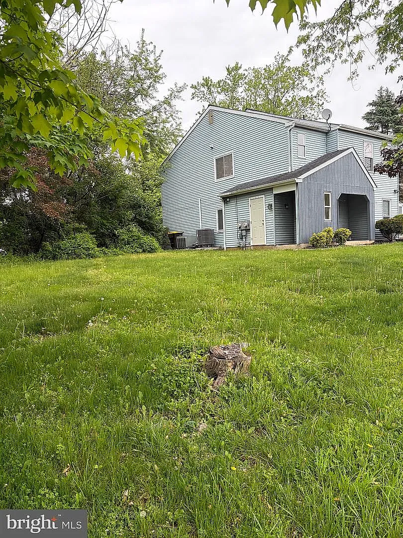 2 bed, 1000 sqft, $1,750 — Photo 2