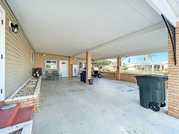 4th image of 623 Plaza Del Sol