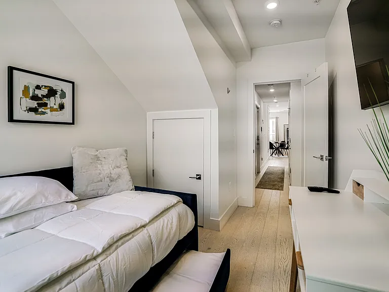 4204 8th St NW #3 — Photo 7