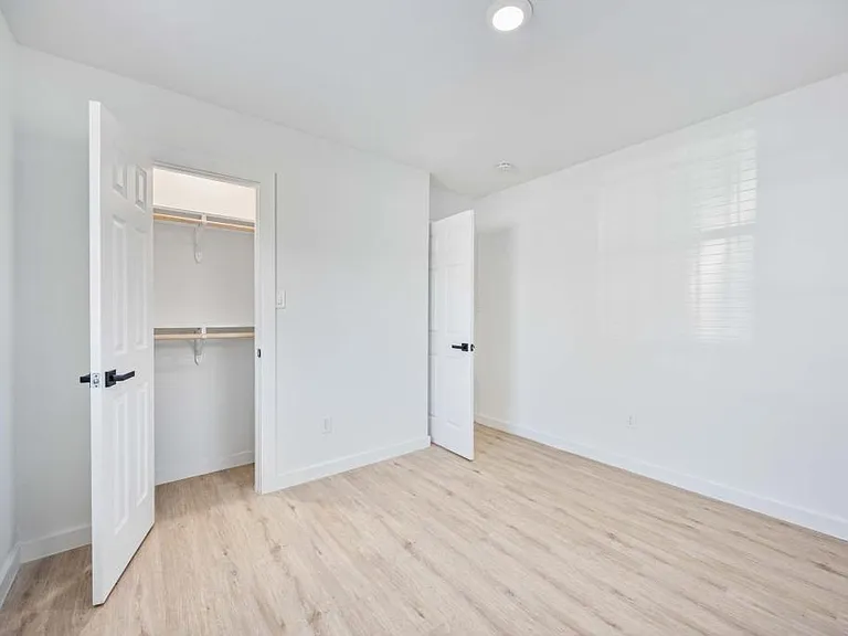 6811 Del Rio St #9 — Photo 13