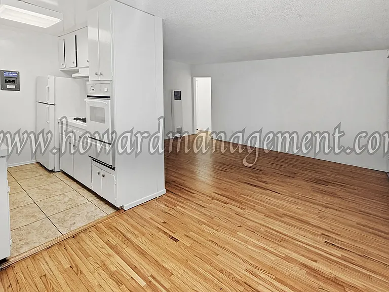 1405 Barry — Photo 2