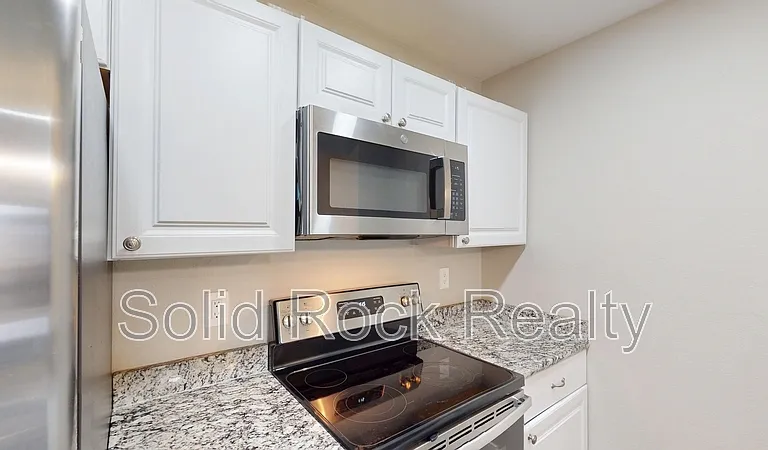 2331 Lexington Village Ln — Photo 4