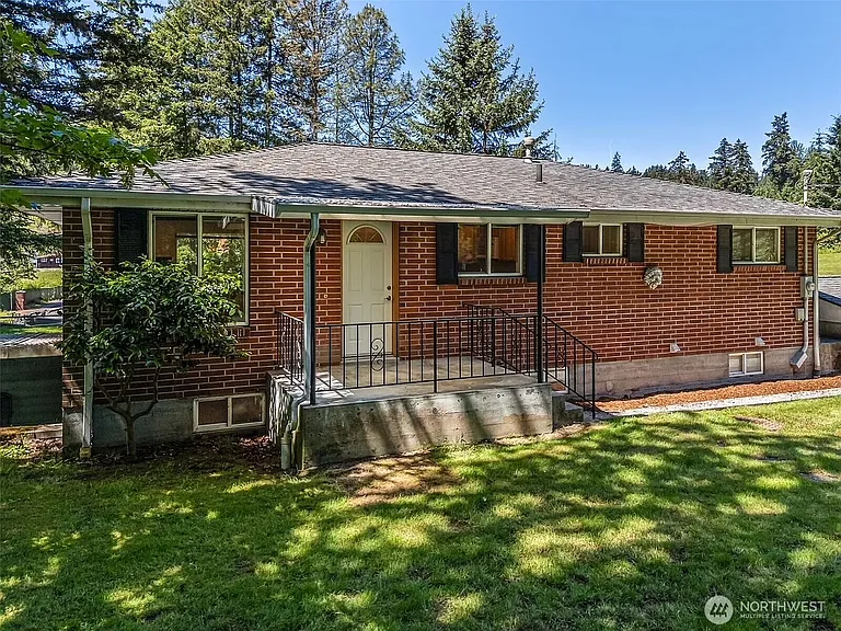 8016 Pacific Hwy S — Photo 13