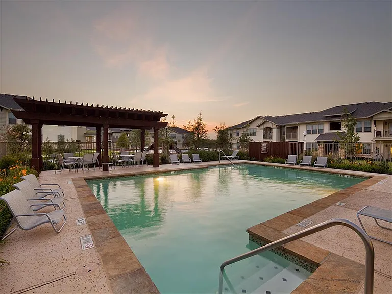 Tierra Pointe — Photo 5