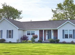 3352 Blossom Ln, North Tonawanda, NY 14120