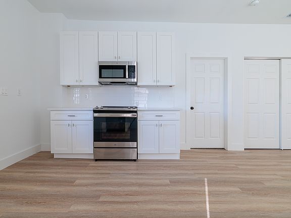 5th image of 430 E 6th St APT B