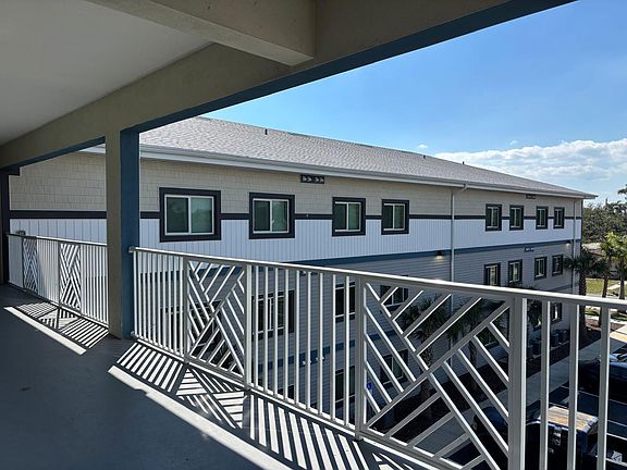 4th image of 2771 Royal Palm Ave Unit 210