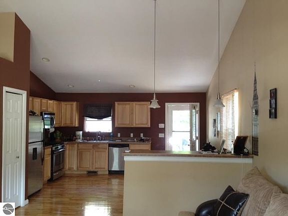 5th image of 745 Kelley St