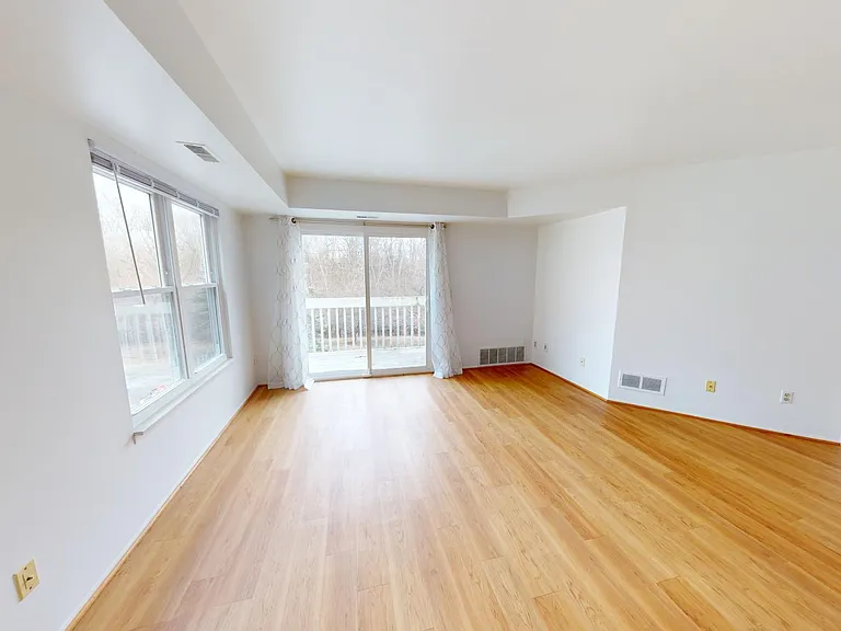 2221 S Huron Pkwy #4 — Photo 7