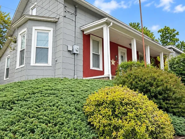 324 N Market St, Loudonville, OH 44842