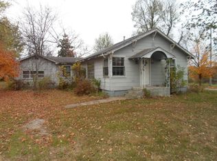 416 W Hadley St, Aurora, MO 65605