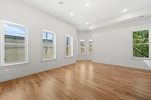 424 Woodlawn Ave #2 Photo 1