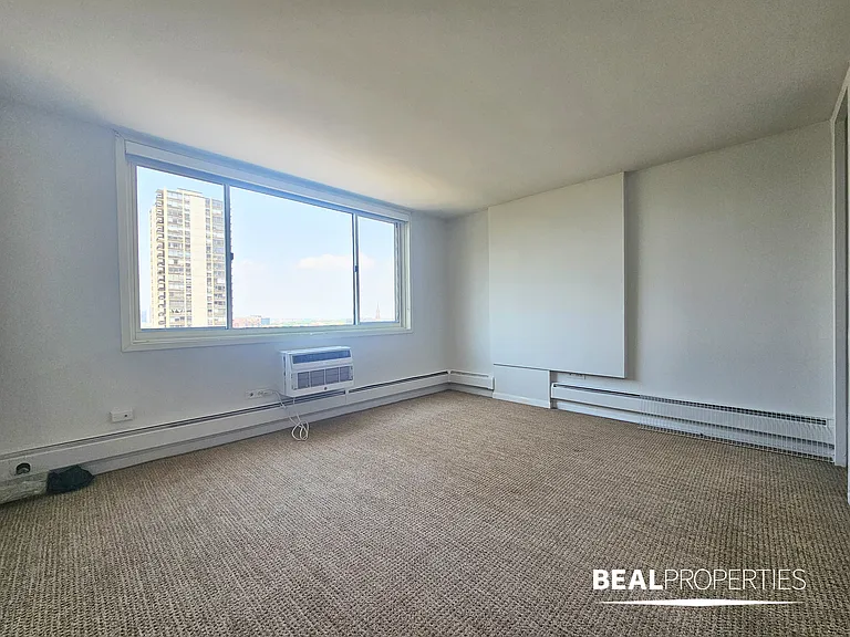 1344 N Dearborn — Photo 58