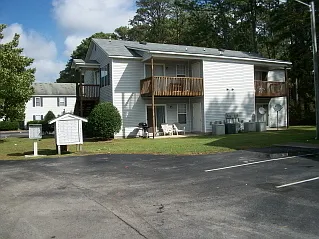 2 Bedroom, 1 Bath Downstairs Unit — Photo 4