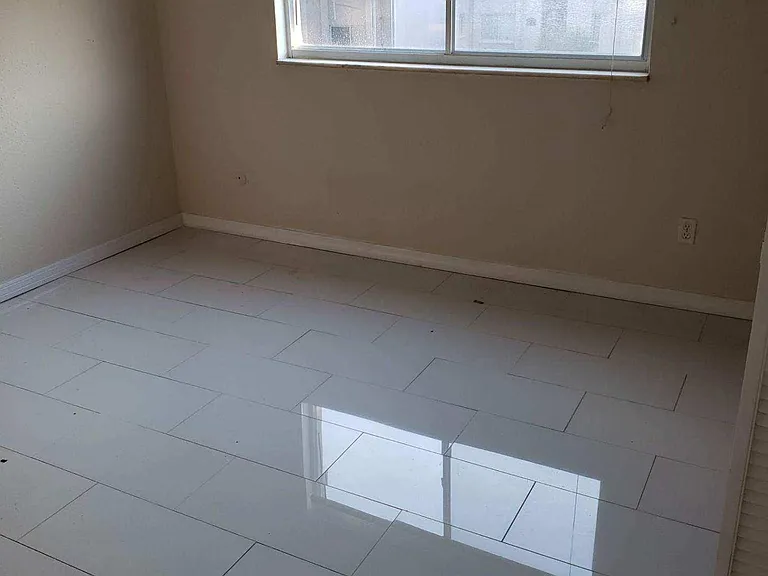 3206 W Azeele St #215 — Photo 8