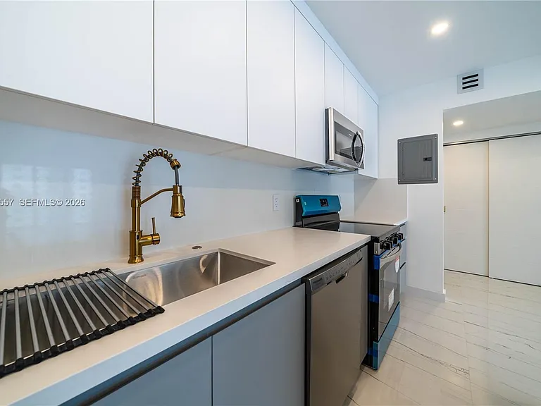 19380 Collins Ave #1105 — Photo 7