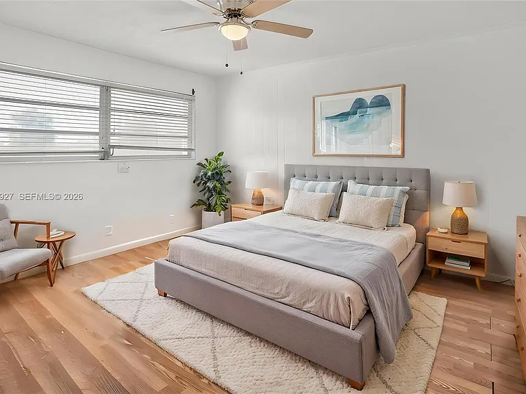 180 NE 12th Ave #18 — Photo 7