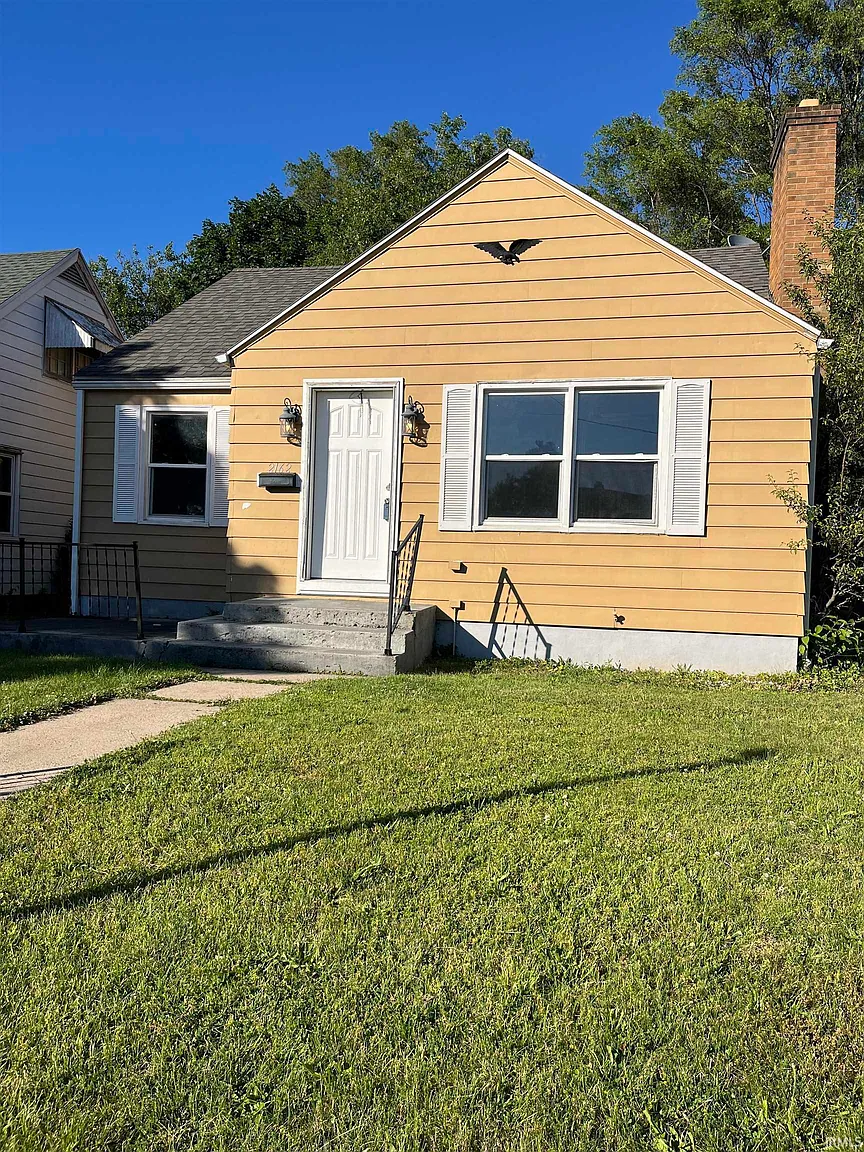 2162 Parkview Pl photo 1